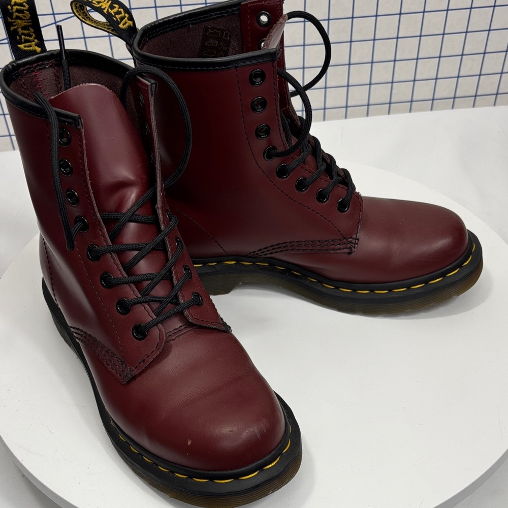 ⬇️ Dr. Martens Burgundy 8-Eye Leather Boots